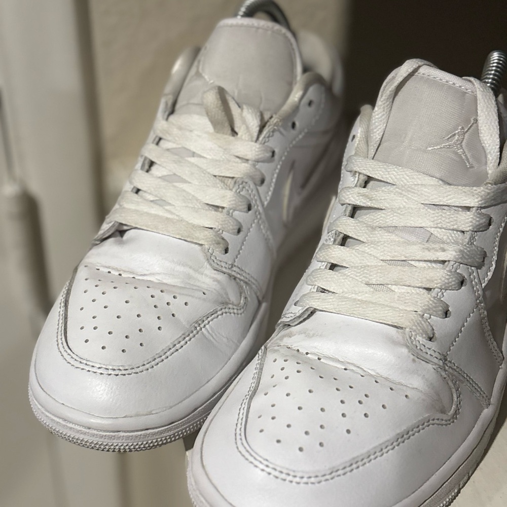 Nike Air Jordan 1 Low Triple White Women Size 8 DV0990-111 - Picture 4 of 11